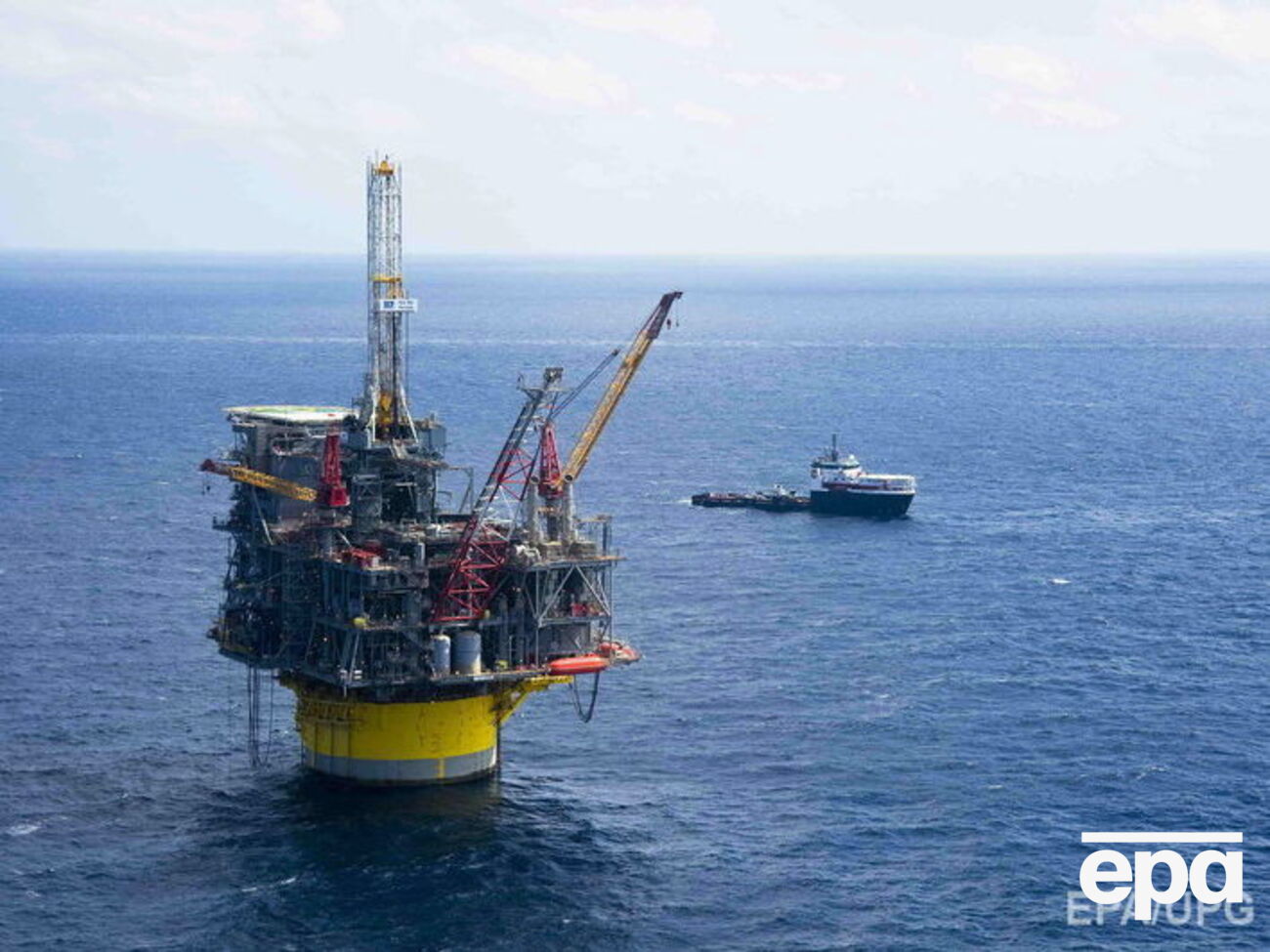 Нефть дорожает в преддверии переговоров о заморозке добычи нефти