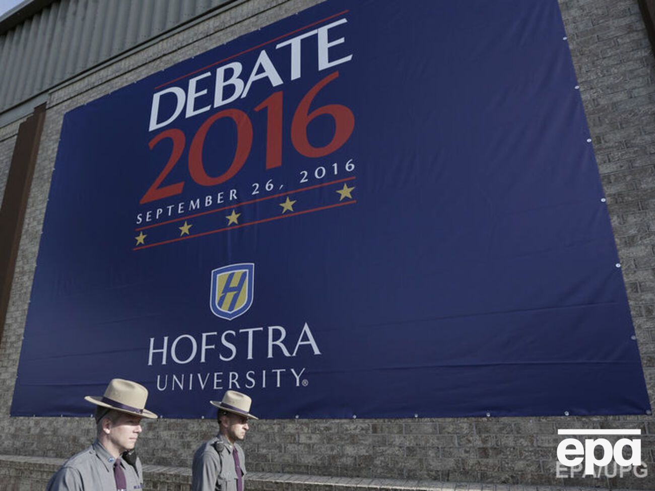 Дебаты прошли в Университете Хофстра в штате Нью-Йорк