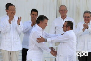 Сантос и Лондоно не стали обниматься, но тепло пожали друг другу руки