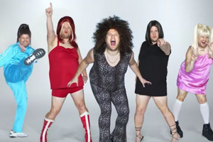 Корден изобразил всех участниц группы Spice Girls