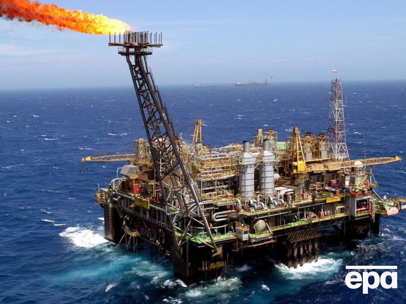 Нефть дешевеет в связи с отсутствием договоренностей по сокращению добычи