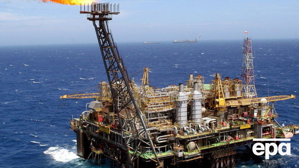 Нефть дешевеет в связи с отсутствием договоренностей по сокращению добычи
