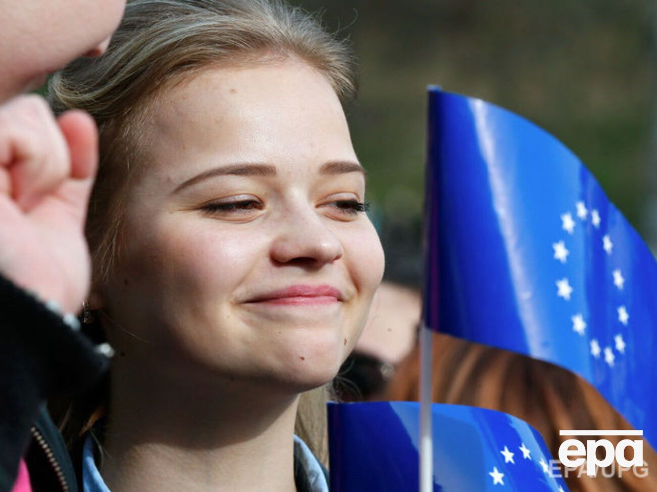 Почти половина украинцев поддерживают вступление в ЕС