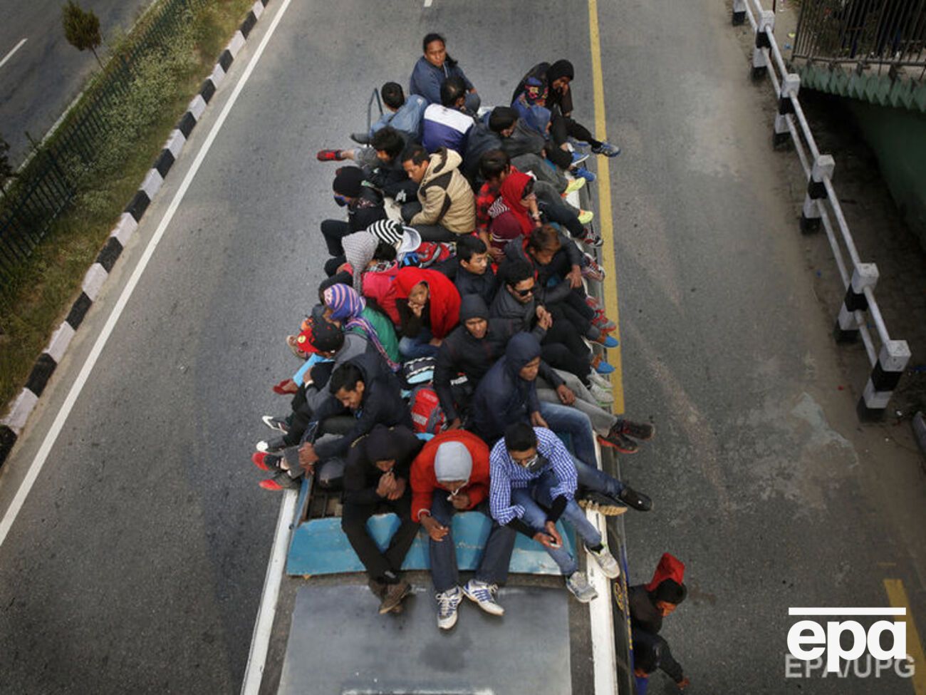 Поездки на крышах автобусов&nbsp;&ndash; обычная практика в Непале