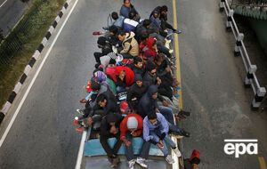 Поездки на крышах автобусов – обычная практика в Непале