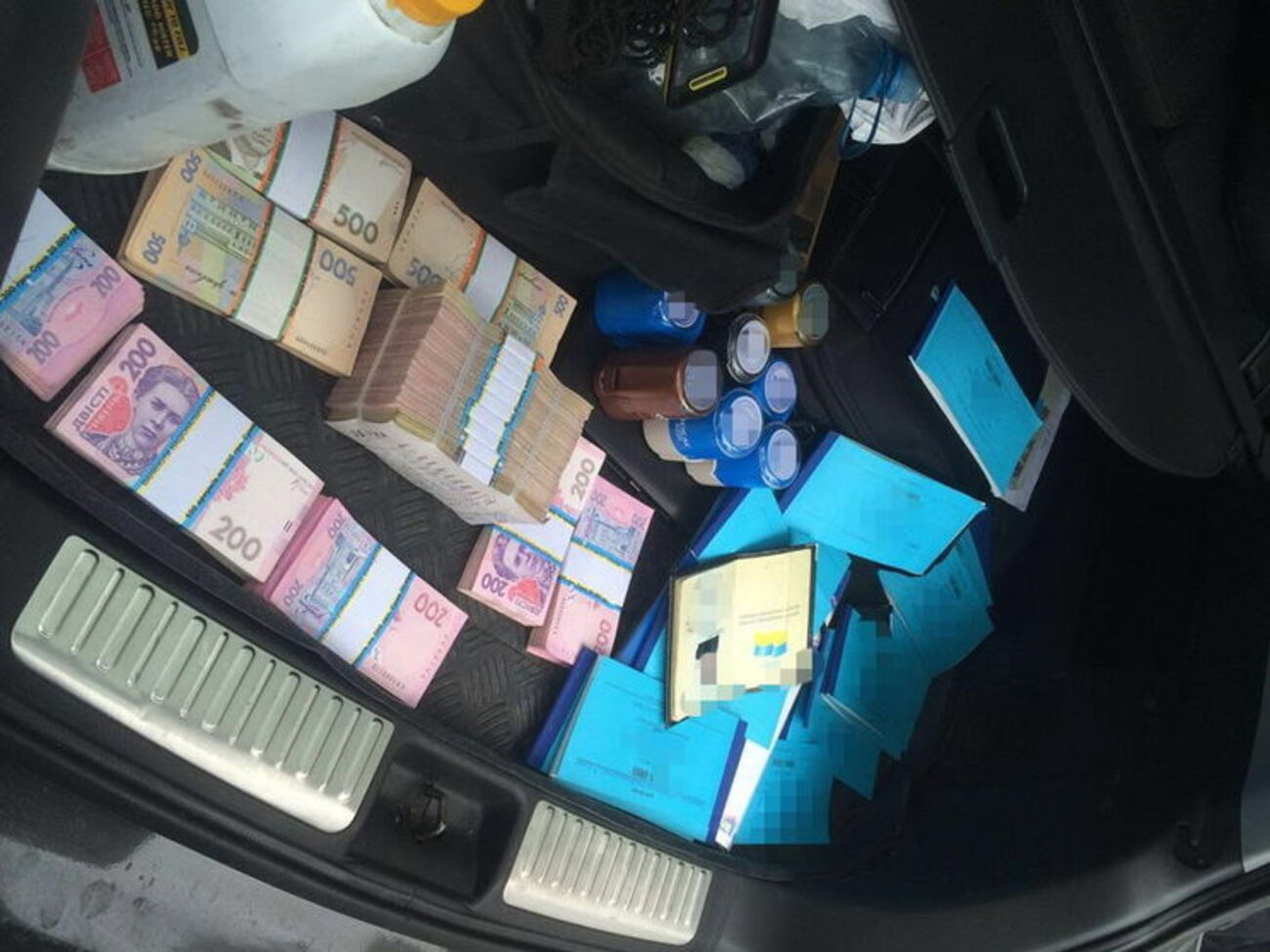 Используя фиктивные коммерческие предприятия, злоумышленники заключали сделки купли-продажи, сообщили в СБУ