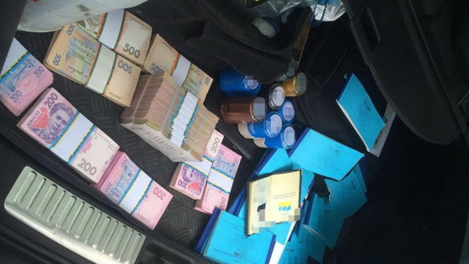 Используя фиктивные коммерческие предприятия, злоумышленники заключали сделки купли-продажи, сообщили в СБУ