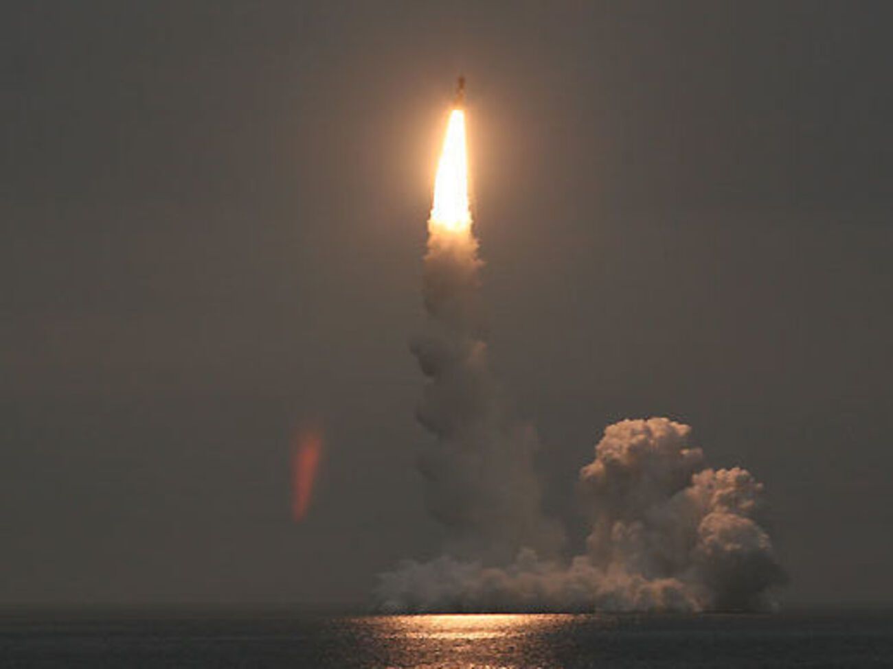 Запущенная в Белом море ракета "Булава" самоликвидировалась в полете