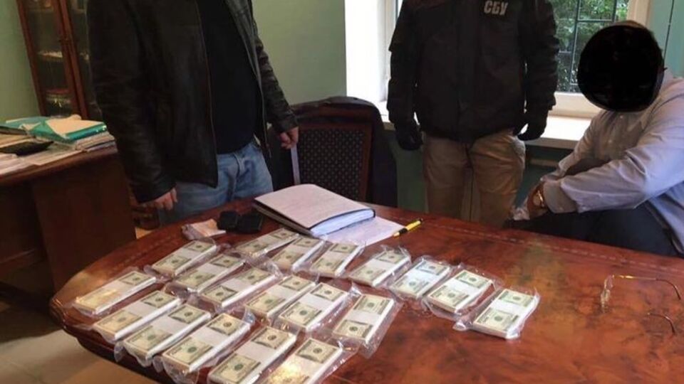Сарган: Адвокат и прокурор задержаны при получении $190 тыс.