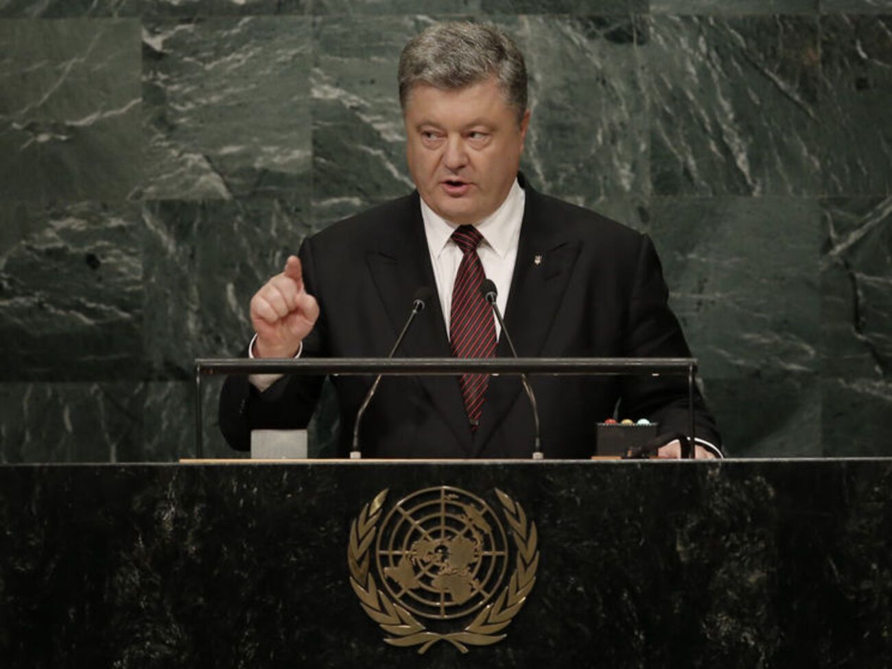 Порошенко заявил, что России не удастся скрыть правду о крушении рейса MH17
