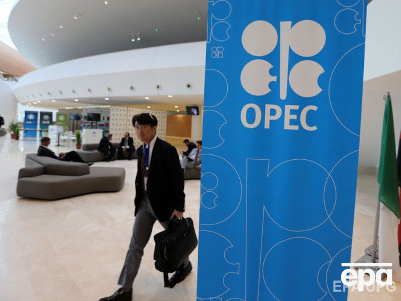 Reuters: ОПЕК предлагает странам, не входящим в организацию, также сократить добычу нефти