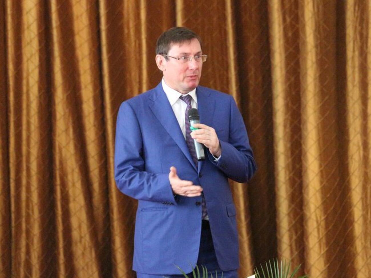 Луценко считает неэффективным предоставление НАБУ исключительного права на расследование коррупции топ-чиновников