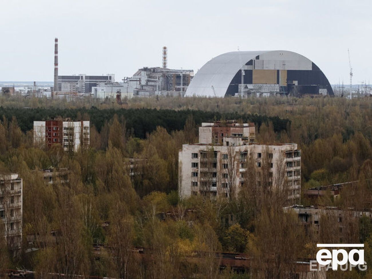 Саркофаг в Чернобыле строят более четырех лет
