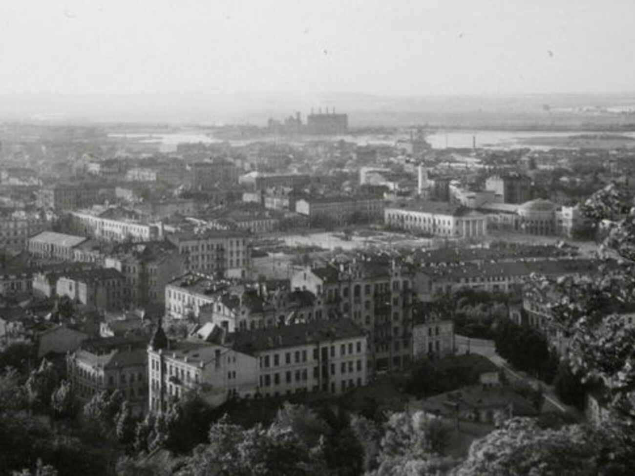 Вид на Подол. В центре снимка &ndash;&nbsp;Контрактовая площадь