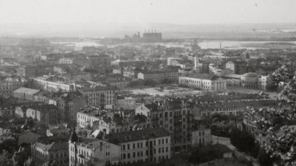 Вид на Подол. В центре снимка – Контрактовая площадь