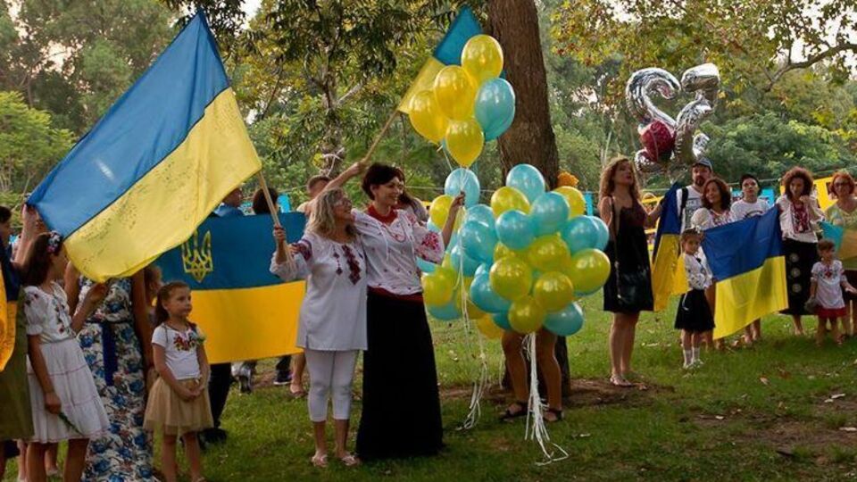 На празднование 25-й годовщины независимости Украины израильтяне съезжались в тель-авивский парк Яркон со всей страны
