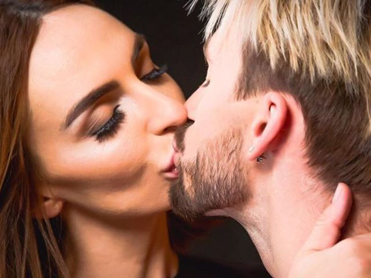 Варнава и Мякиньков снялись в клипе Седоковой