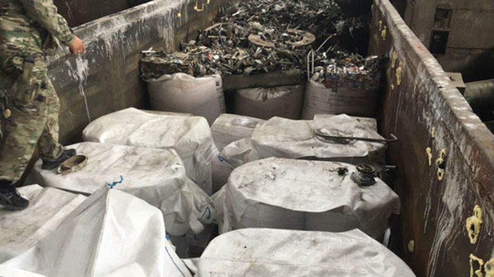 Полиция: Товары были замаскированы под металлолом и должны были попасть в "ДНР