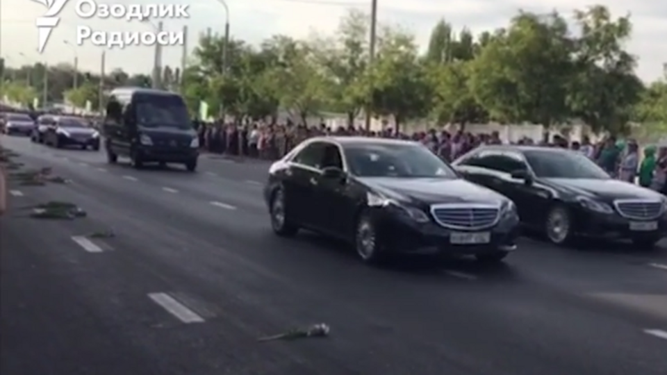 Кортеж направился в аэропорт Ташкента