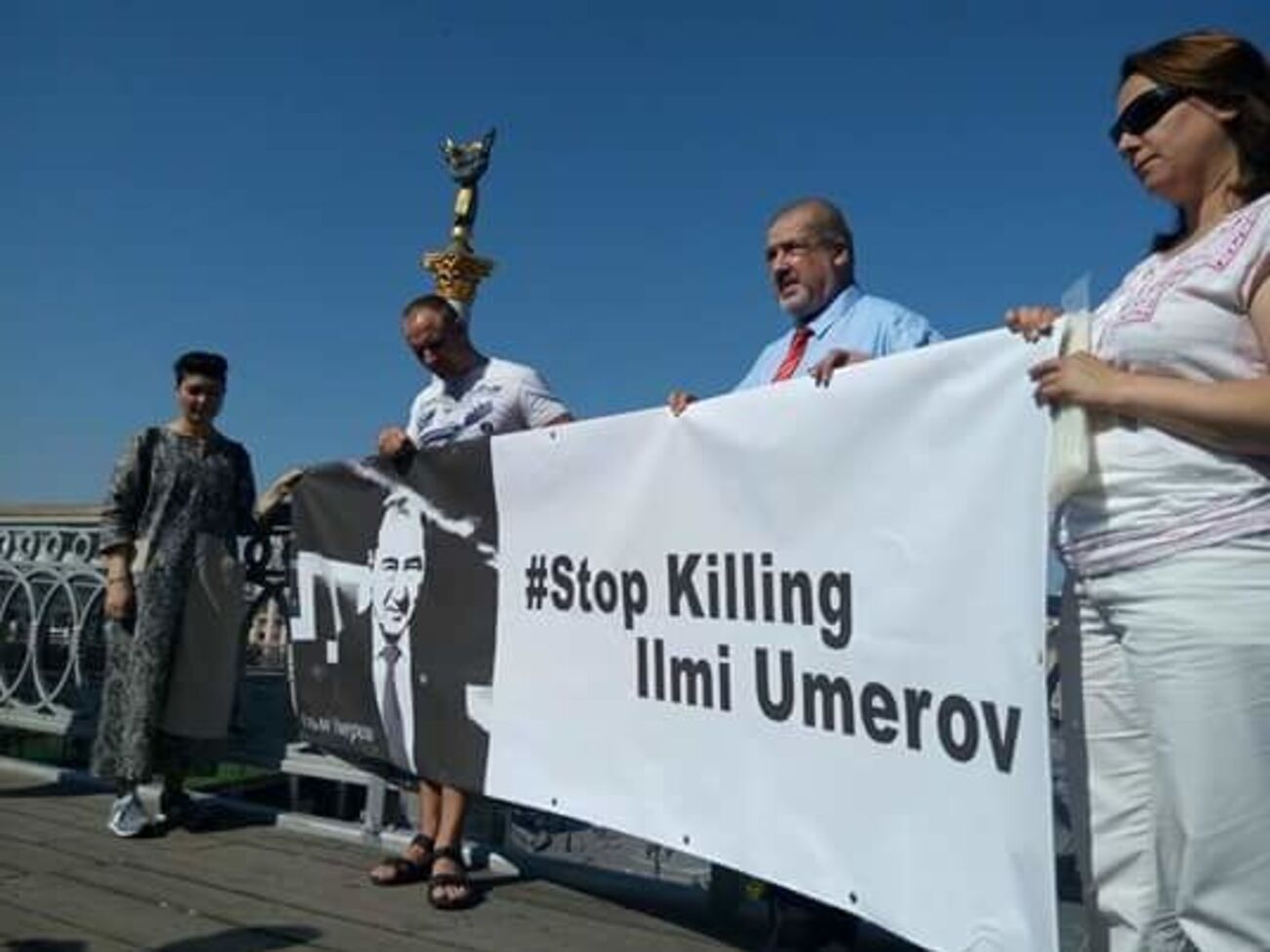 В Киеве прошла акция в поддержку Умерова