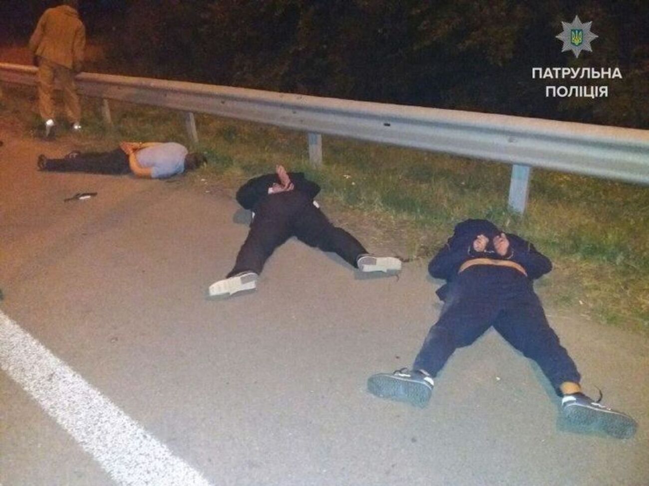 Патрульная полиция задержала подозреваемых в грабежах