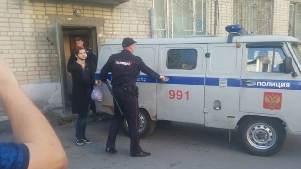 Суд приговорил к аресту блогера, ловившего покемонов в храме