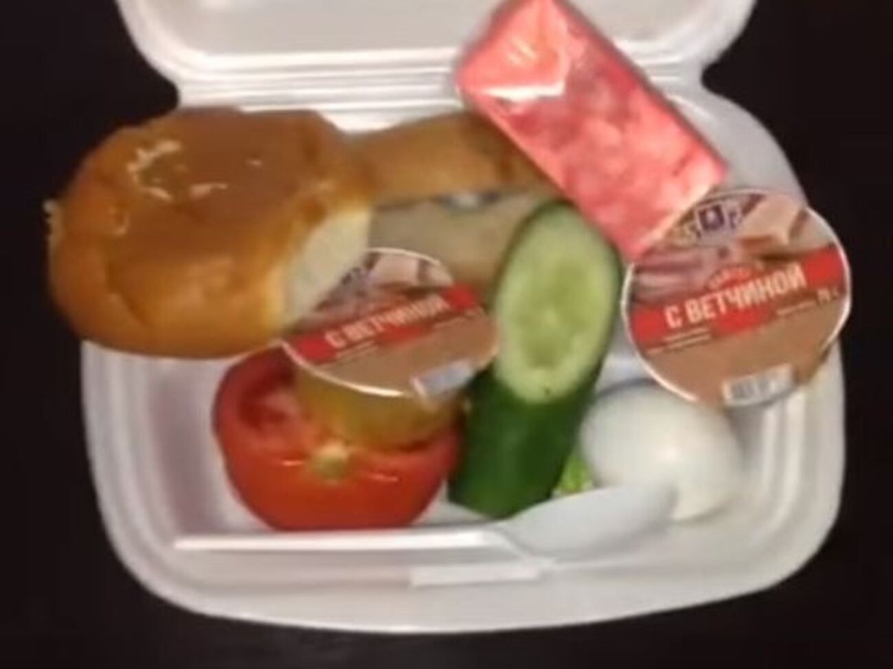 Правоохранители показали продуктовый набор, которого должно хватить на 12-часовое дежурство