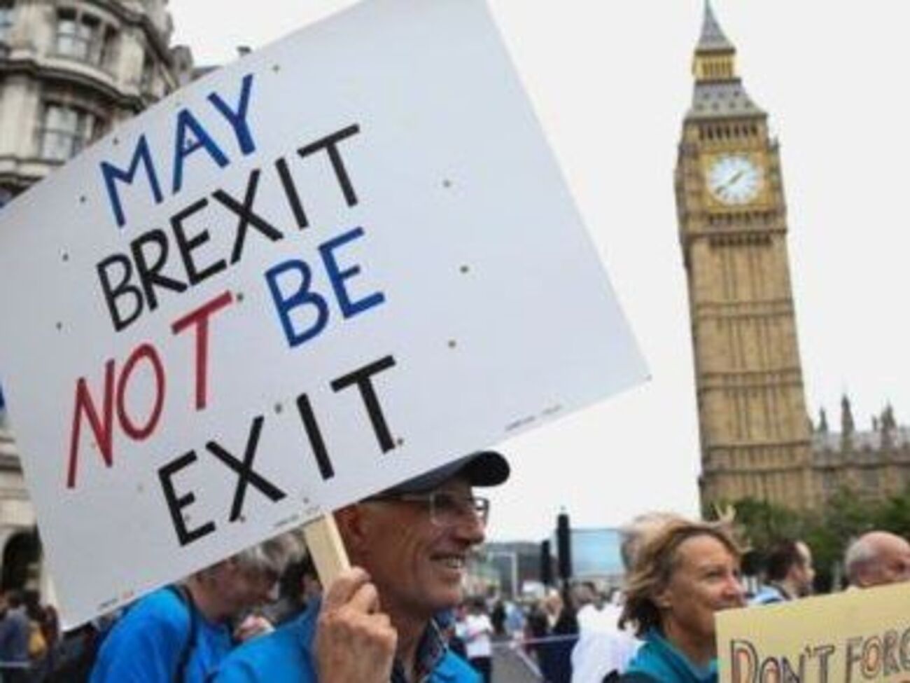 Британцы снова вышли на митинг