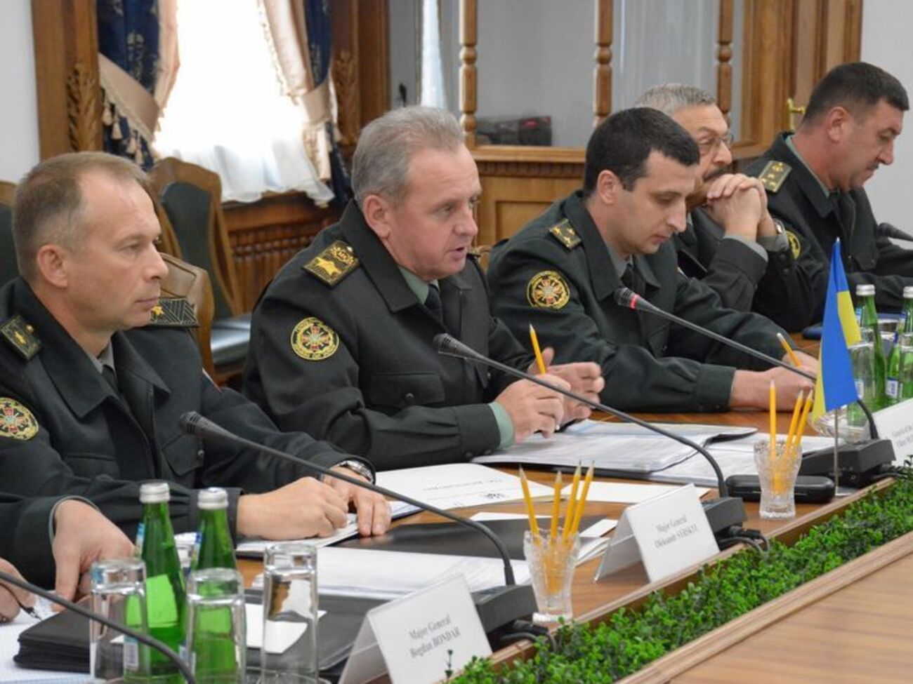 По словам Муженко, отвод вооружений возможен только в случае полного прекращения огня