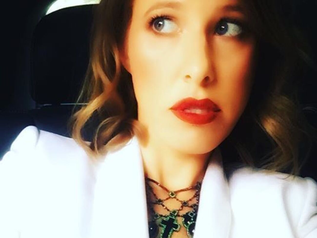 Собчак:&nbsp;Брошь&nbsp;&ndash; редкий для меня тип украшения. Но вот пришел и их черед: то, что уже не застегивается, всегда можно заколоть