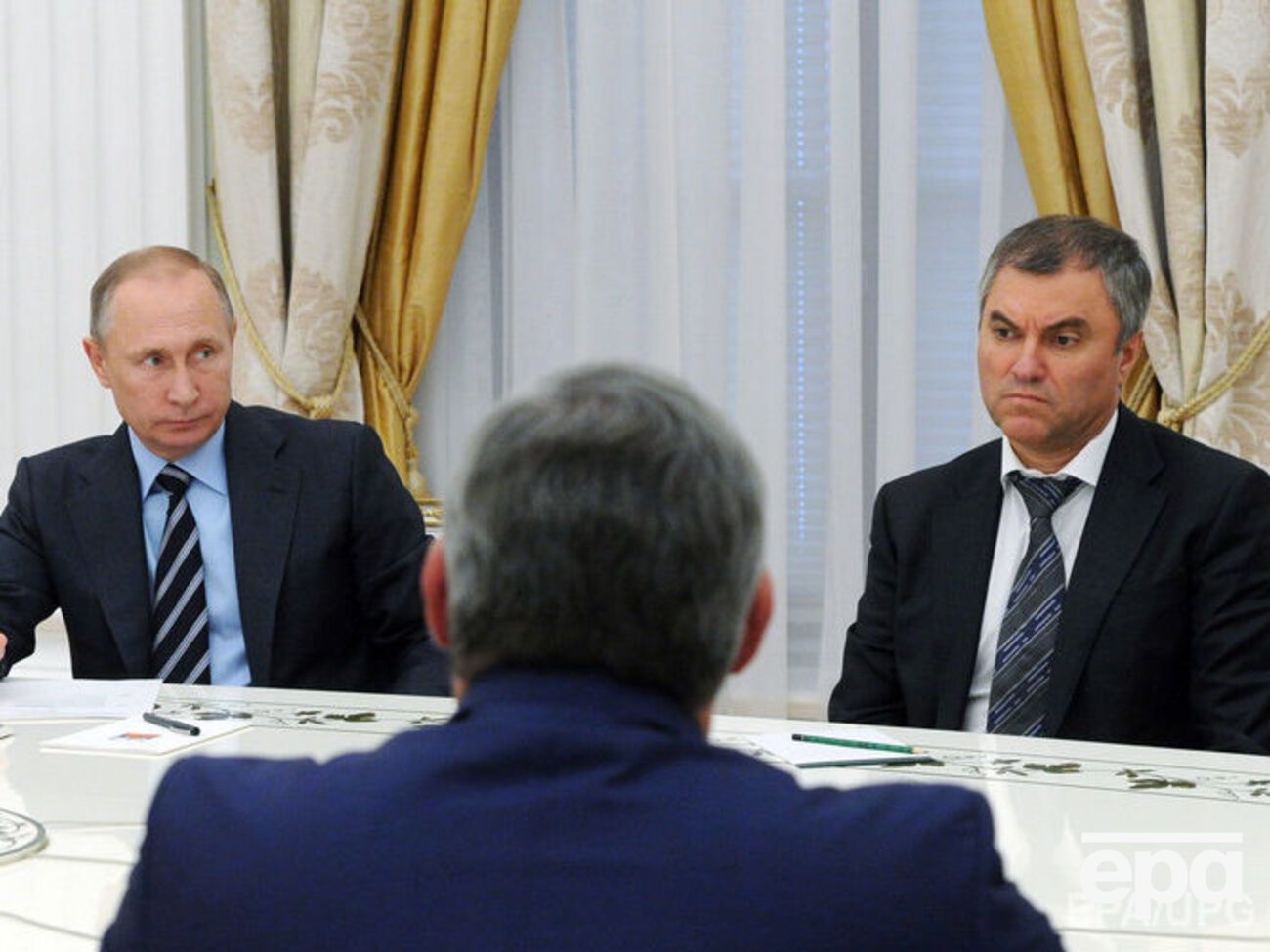 По данным СМИ, Володин (справа) переписал свои бизнес-активы на мать