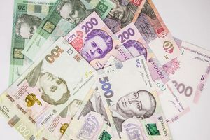 Средняя зарплата в Украине за год выросла на 15%