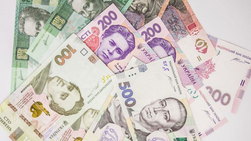 Средняя зарплата в Украине за год выросла на 15%