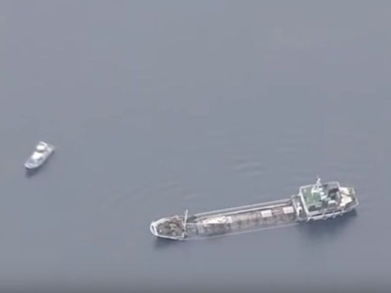 В Японском море терпит бедствие танкер