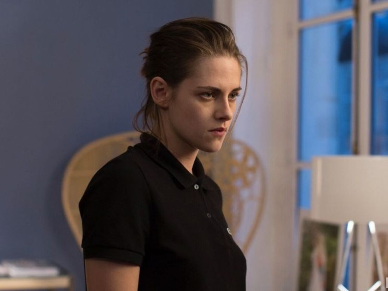 Стюарт исполнила роль девушки с паранормальными способностями