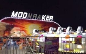 С аттракциона Moonraker упали люди
