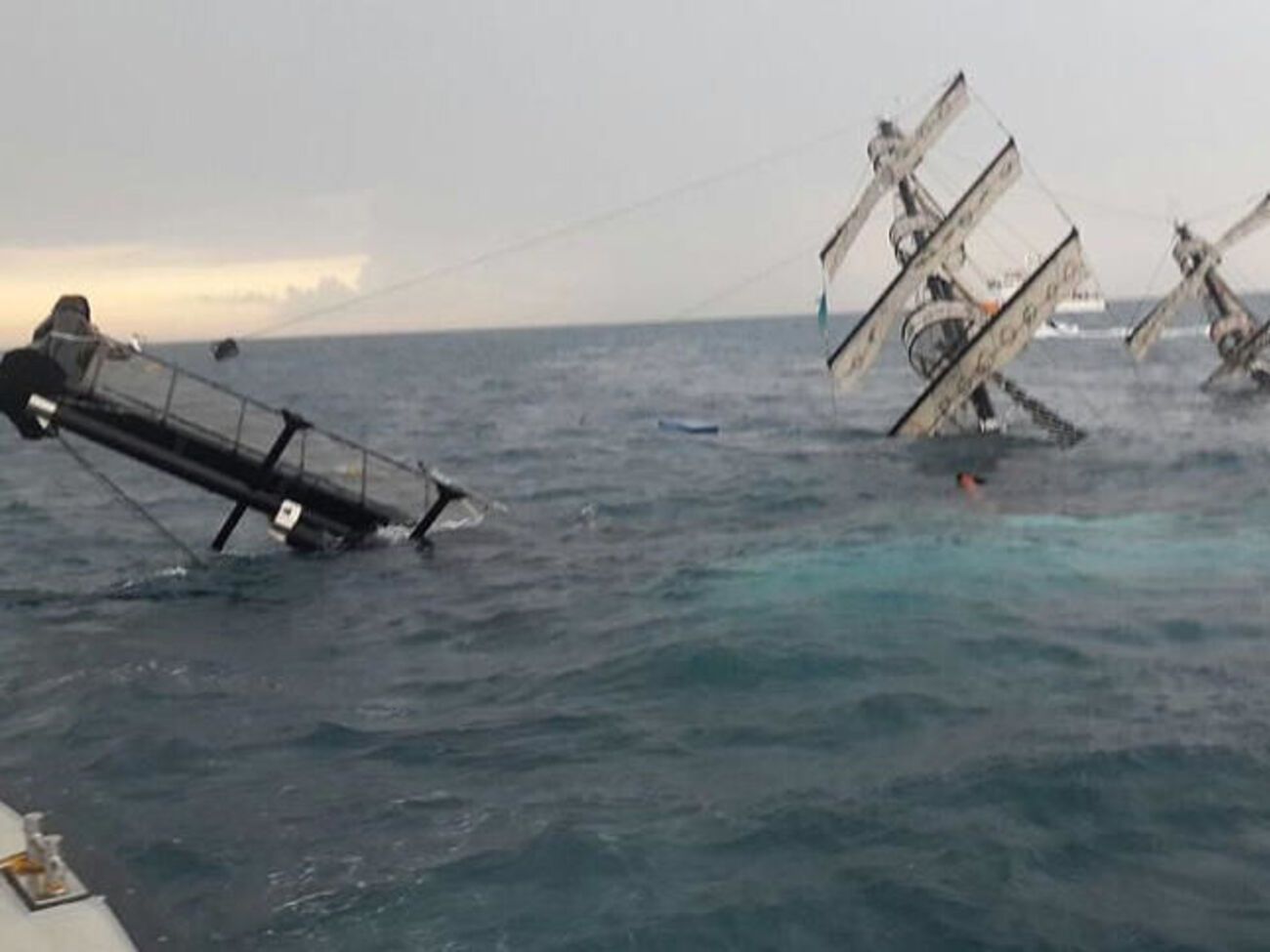 Туристический корабль затонул в Турции