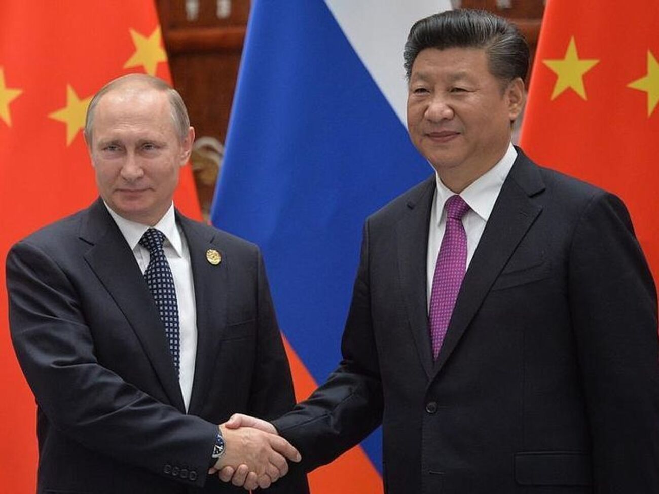 Путин и Си Цзиньпин провели двустороннюю встречу