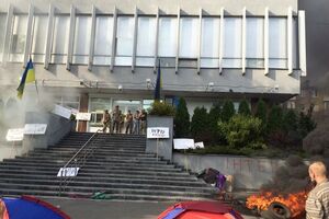 В СМИ сообщили о пяти пострадавших, которых увезла "скорая"