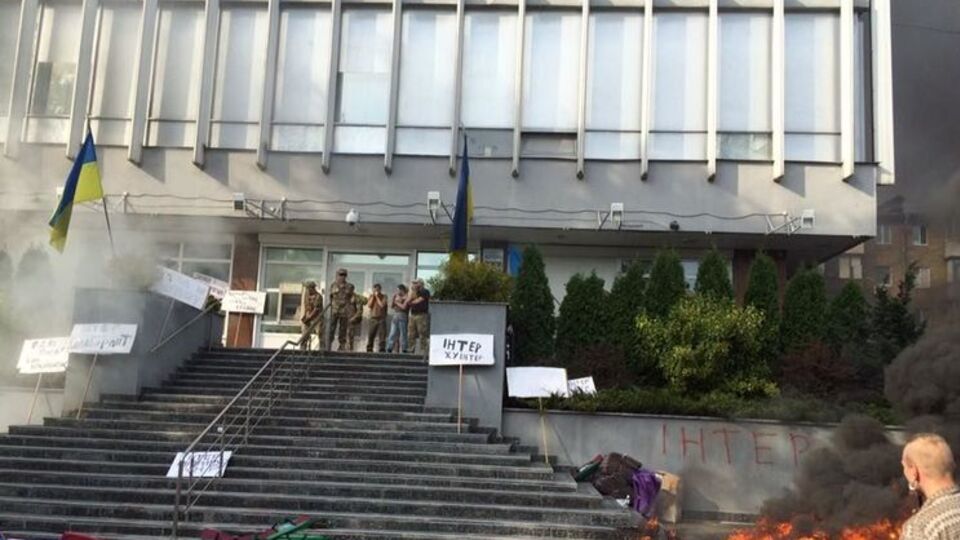 В СМИ сообщили о пяти пострадавших, которых увезла "скорая"