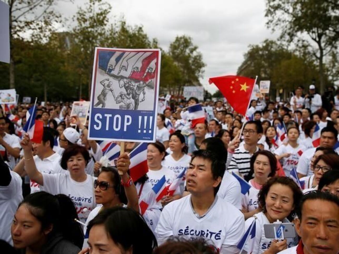 Акция была организована активистами, борющимися с расизмом, а также представителями китайской общины