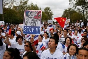 Акция была организована активистами, борющимися с расизмом, а также представителями китайской общины