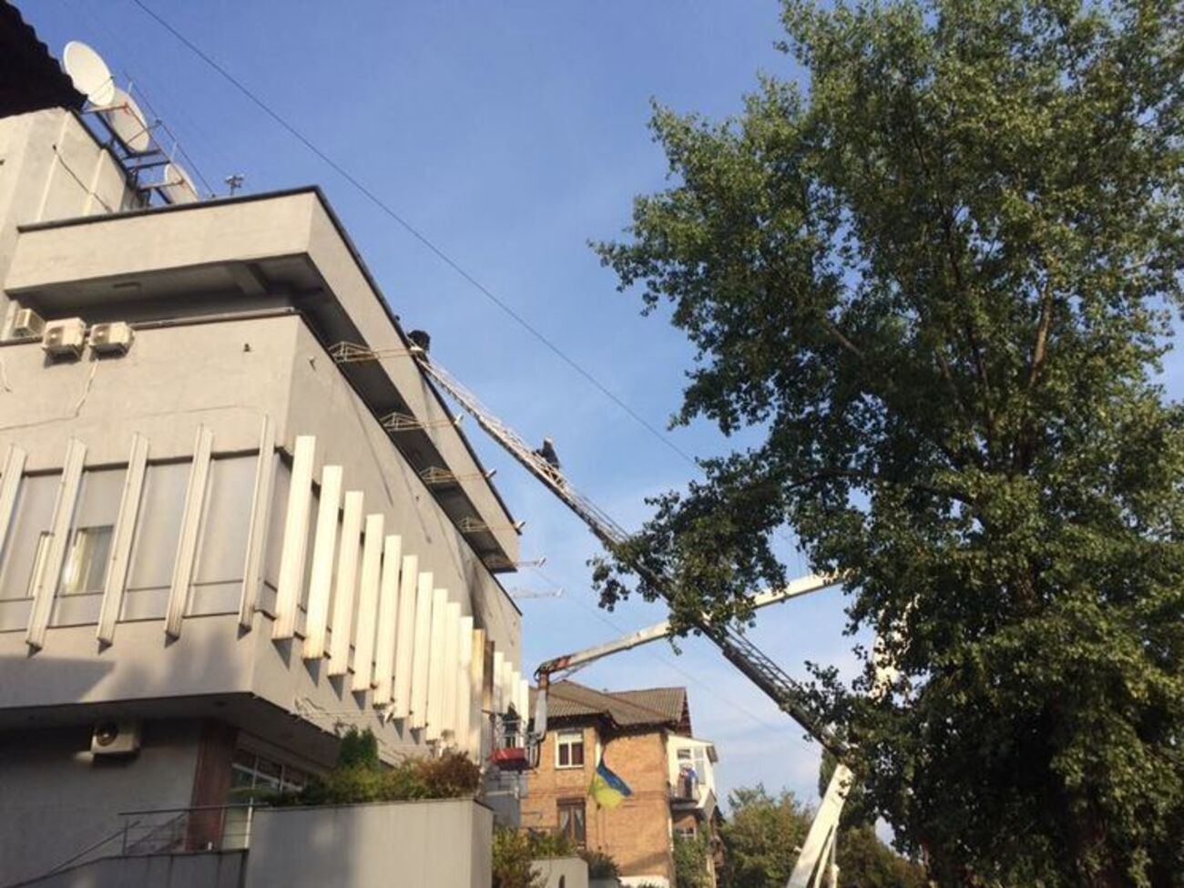 Сегодня в Киеве горело здание телеканала "Интер"