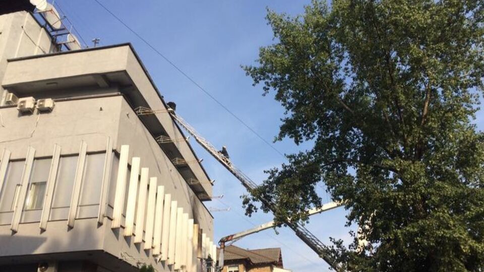 Сегодня в Киеве горело здание телеканала "Интер"