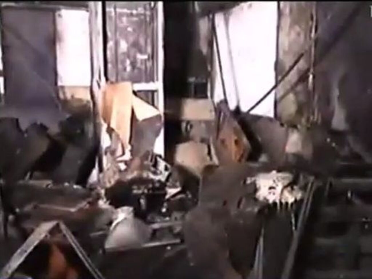 Второй этаж здания пострадал больше всего