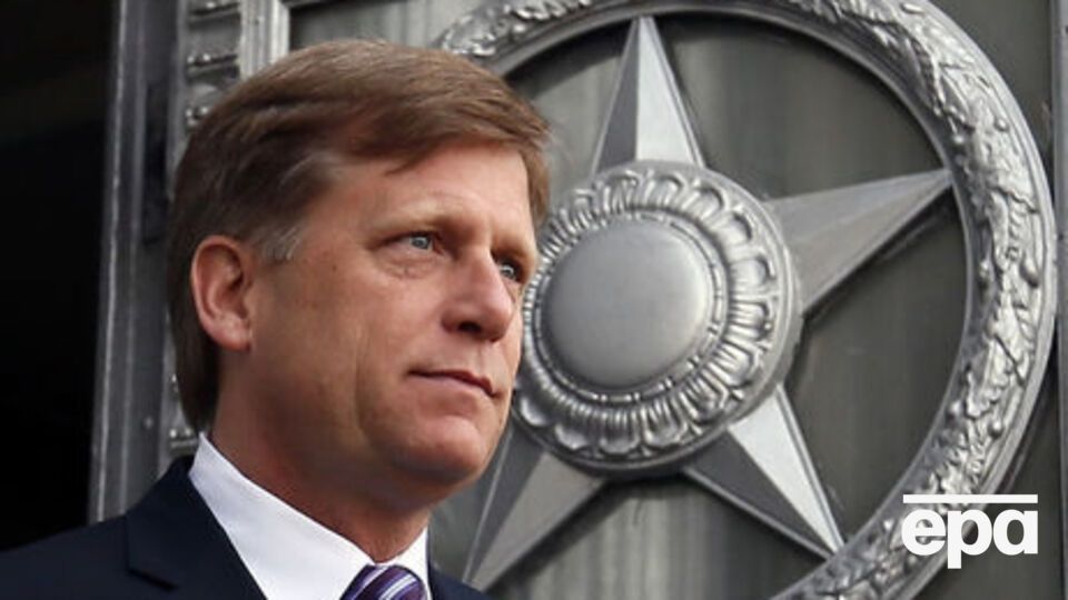 По словам Макфола, Трамп отнесся бы к разрыву дипотношений нейтрально или критиковал бы Украину, а Клинтон – Россию