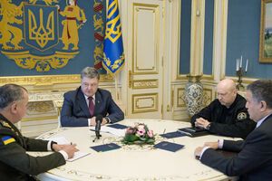 Порошенко поручил Луценко проконтролировать ситуацию с "Интером"