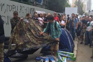 Акция под "Интером" проходит с утра