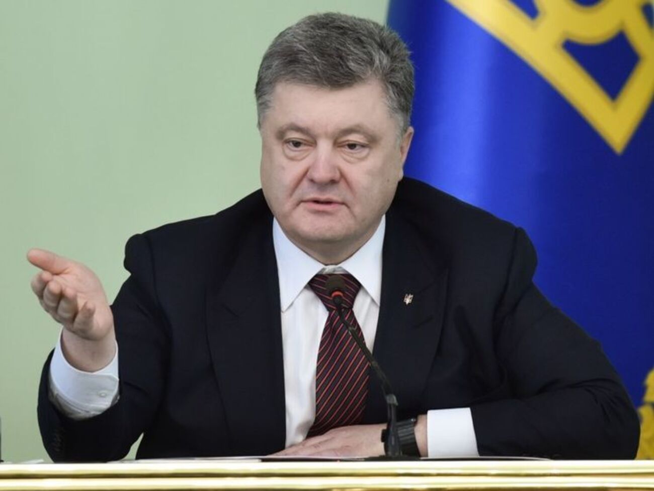 Порошенко отметил, что&nbsp;Служба безопасности Украины должна обеспечить соответствующее информационное и аналитическое обеспечение