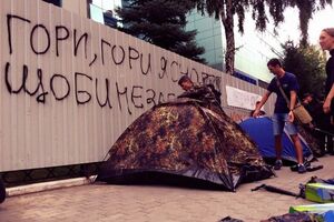 Въезд и вход на территорию телеканала до сих пор заблокированы